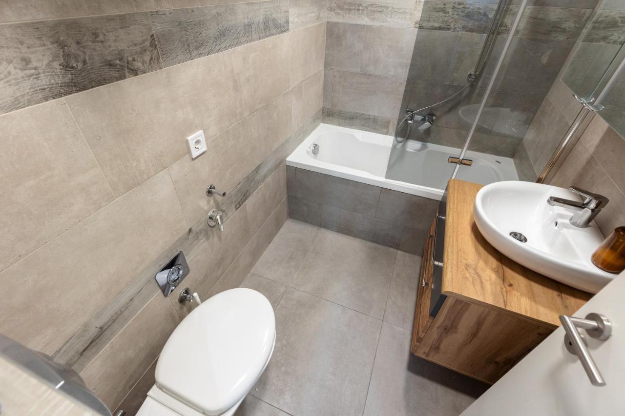 Kazinczy 10 Apartment With 3 Bedrooms Budapest Eksteriør billede